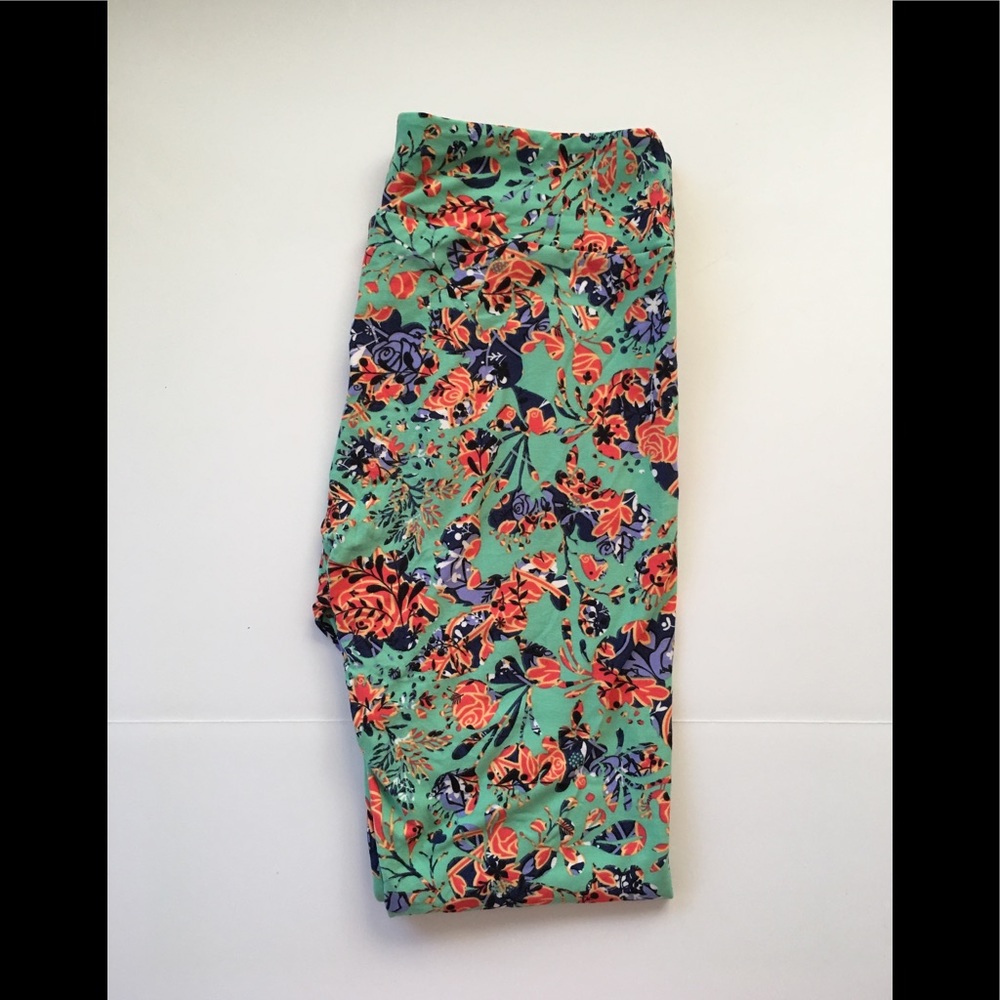 LuLaRoe Tall & Curvy Leggings